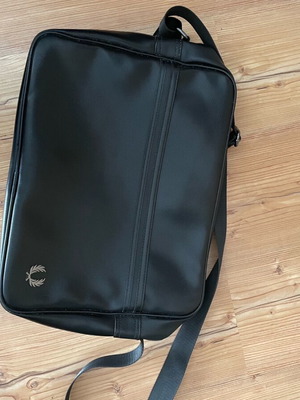 Fred Perry τσάντα υπολογιστή σε άριστη κατάσταση