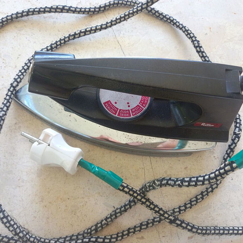 Vintage Ruton iron used, model R02108RU, made in Holland