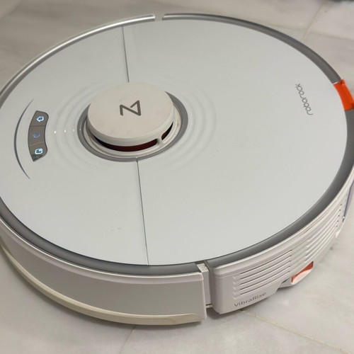 Roborock S7 robot vacuum like new with extra accessories