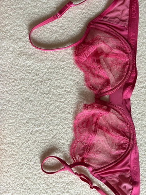 Hunkemöller pink lace see-through bra 75D used, good condition
