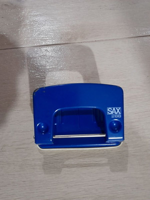 Sax 288 hole punch like new