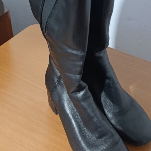 Donald J Pliner women's boots like new, size 39.5, black