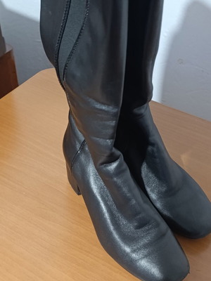 Donald J Pliner women's boots like new, size 39.5, black
