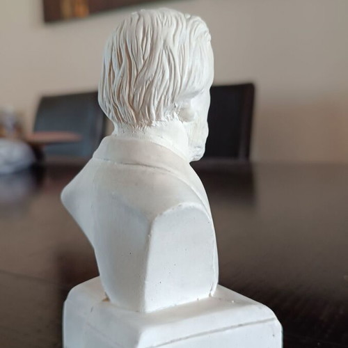 Verdi statuette used in good condition