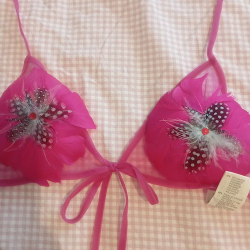 Sexy lingerie new, size up to small, fuchsia with real feathers