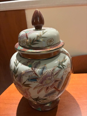 Satsuma style Japanese vase like new with embossed designs and gold details