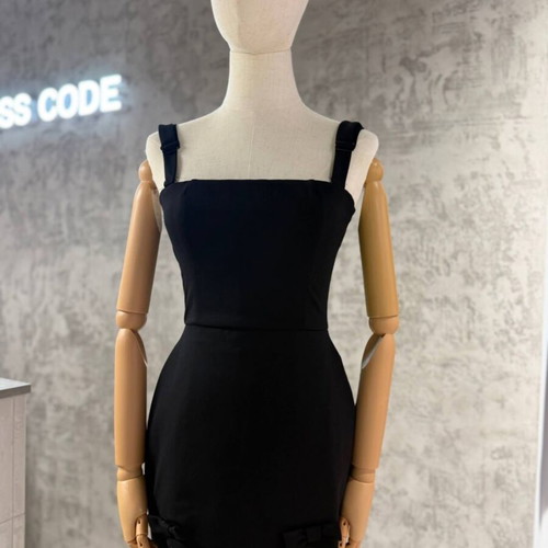 Dress with ribbon size medium new with the tag black