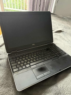 Dell Laptop 15.6'' like new with 2 SSD and Intel Core i5