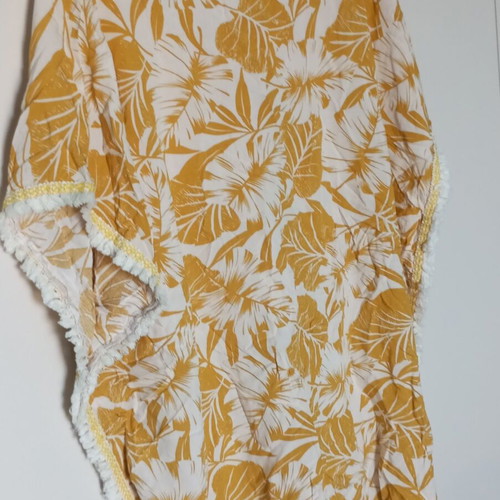 Blouse Simple Fashion like new, white and orange, one size
