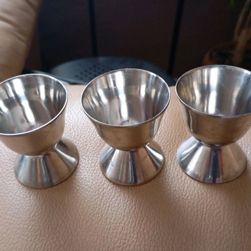 Vintage chrome egg cup set of three like new