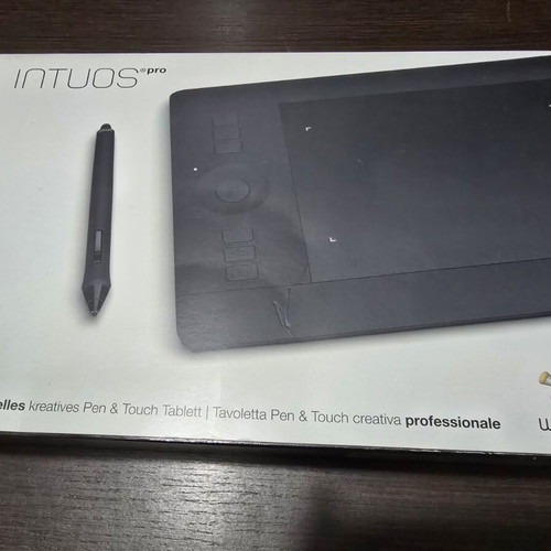 Wecom Intuos Pro Small graphic tablet like new with pen and accessories