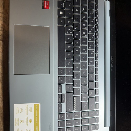 Asus Vivobook Go 15 E1504FA laptop, AMD Ryzen 3, 8GB RAM, 512GB SSD