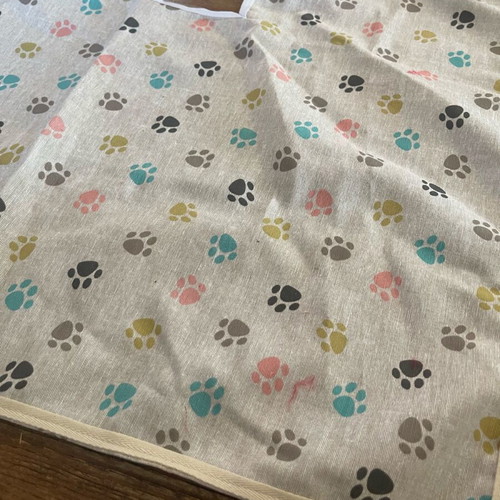 Decorative curtain for children's bed used with scratches