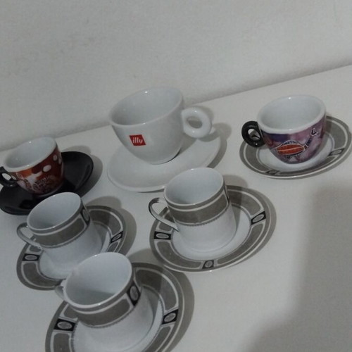 Set of 6 cups with saucers like new