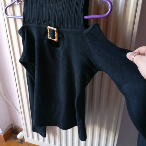 Freestyle blouse black with cut-out shoulder like new
