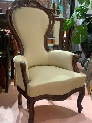 Vintage ξύλινη πολυθρόνα με λευκή επένδυση σαν καινούργιο