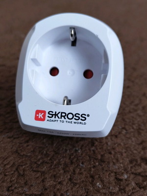 Skross Travel Adaptor like new Greece to UK adapter