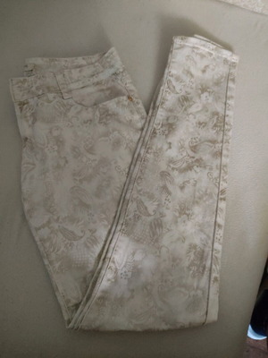 Nove & Nove white pants with gold details and floral pattern like new