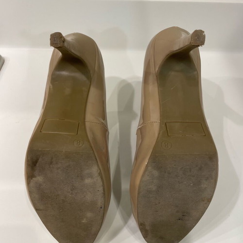 Candie’s beige patent leather pumps used, size 39