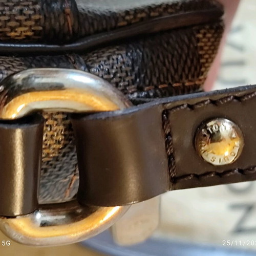 Louis Vuitton Damier Ebene Rift crossbody bag like new, brown