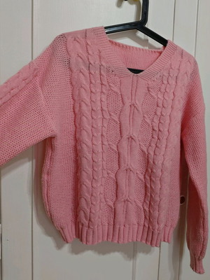 Knitted pink sweater like new, size M