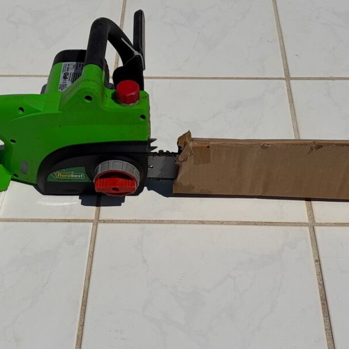 Electric chainsaw like new, barely used