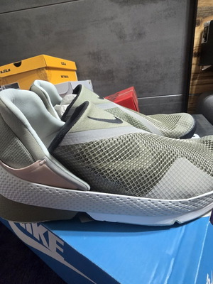 Nike GO FlyEase sneakers size 42.5