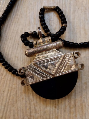 Tuareg pendant amulet like new with black beads