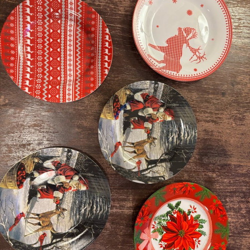 Christmas plates like new, set of 5 pieces