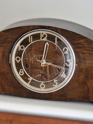 Ρολόι τζακιού αντίκα.