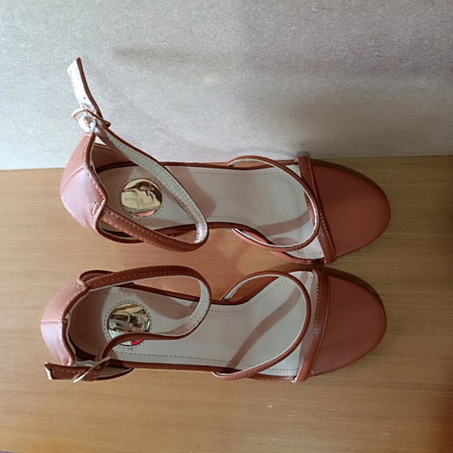 Luigi sandals with thick heel brown like new