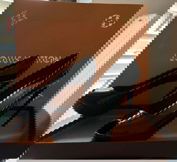 LOUIS VUITTON γόβες γυναικείες, τακούνι 12cm, Νο 39 καινούρια, αφόρετα. Μαύρο χρώμα λουστρίν.
