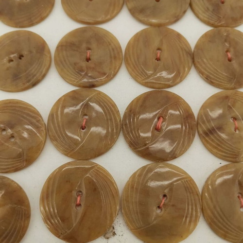 Brown vintage 1960s celluloid buttons used, 2.5 cm