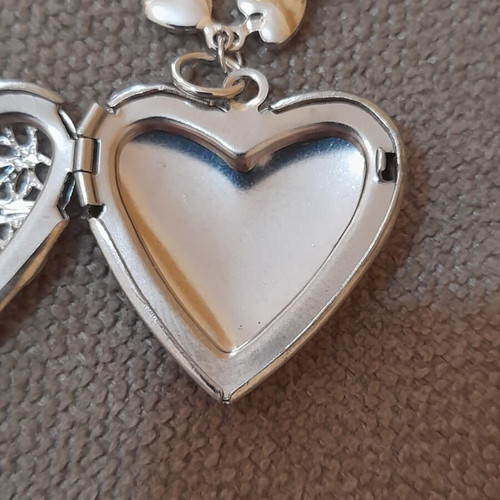 Heart locket pendant new, silver color