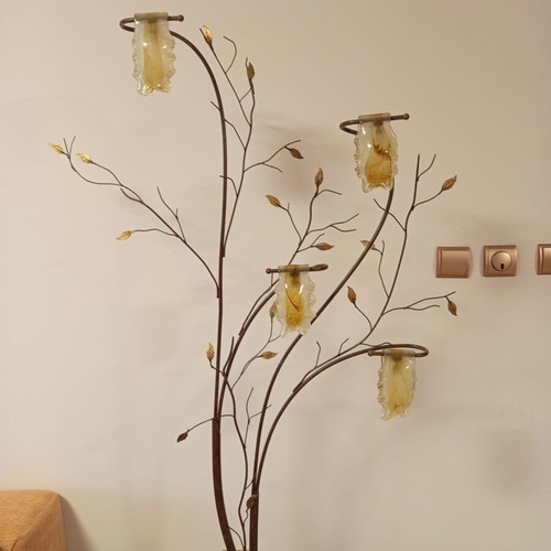 Metal floor lamp with wood design
