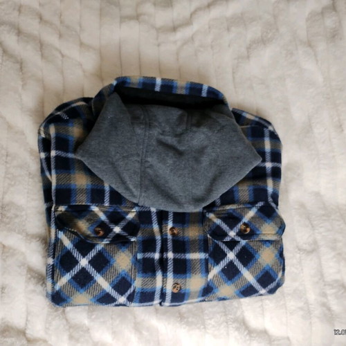 Men's fleece plaid jackets with hood and fur lining like new, size L