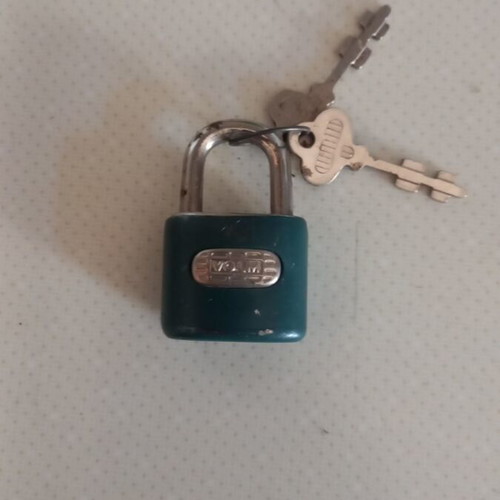 Vintage padlock functional with two keys like new