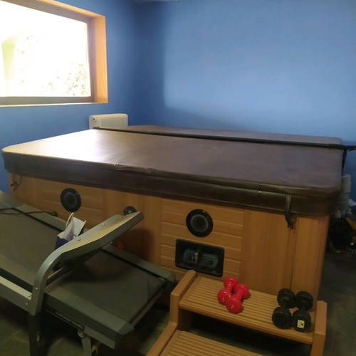 Jacuzzi hydromassage for 7 people like new, indoor and outdoor with cover