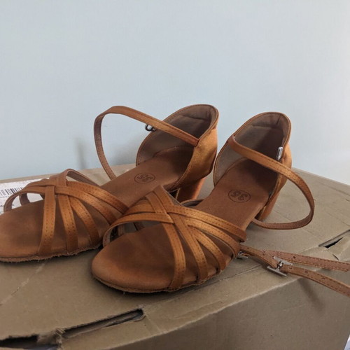 Latin dance shoes for girls size 35 like new, beige and gold