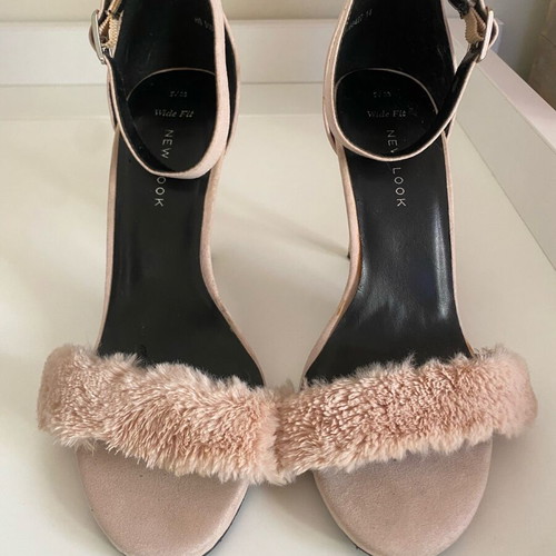 Heeled sandals used, baby pink with fur details, size 38