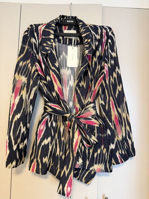 Momoni Cristal Jacket and Shorts Set new, colorful