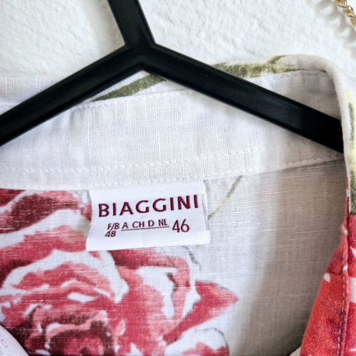 Vintage linen shirt like new with red roses, size S-M