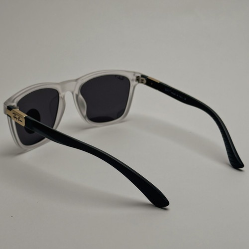 Ray Ban Wayfarer sunglasses new, polarized, black and white