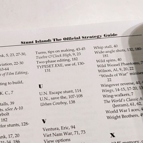 Strategy Guide - Stund Island like new, in English