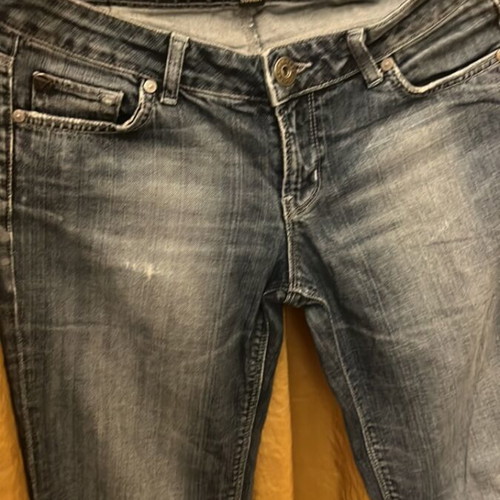 Guess women's jeans used with front rip and pocket designs, size S