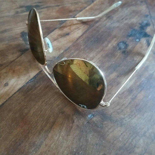 Ray Ban Aviator sunglasses like new, gold, mirror lens, size Large