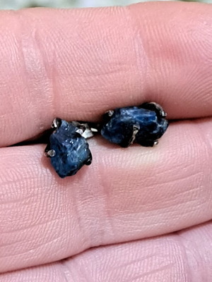 Handmade earrings with raw blue sapphires like new, 925 silver