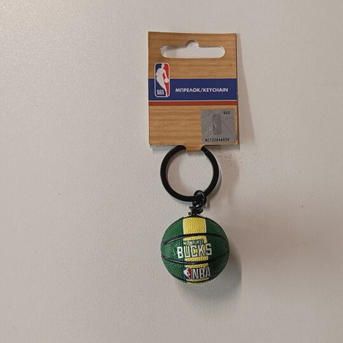 NBA Milwaukee Bucks keychain new with basketball