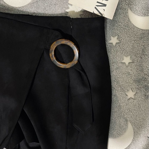 Zara black skirt shorts new with tag, castor look