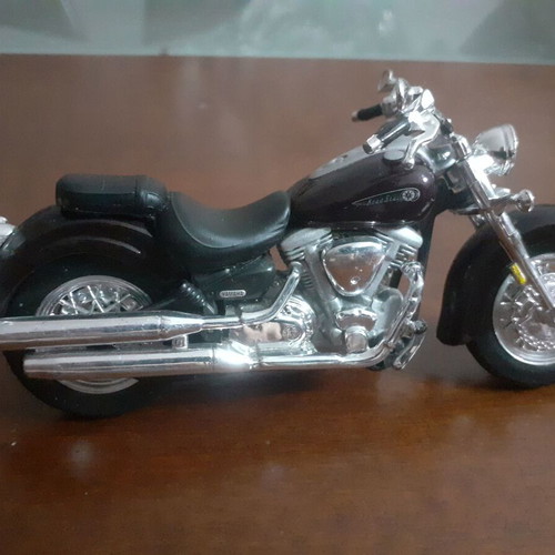 Yamaha Road Star collectible miniature motorcycle like new